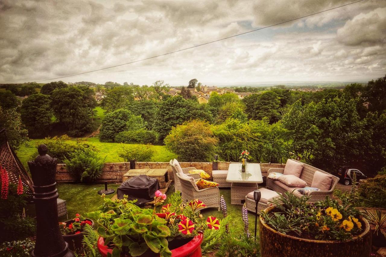 Alma Cliffe Guest House Barnoldswick Exterior foto